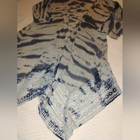 Gimmicks by BKE Blue Watercolor Boho Open Front Cardigan with Crochet Trim - Picture 4 of 8